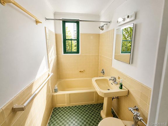 2nd image of 1558 Unionport Road #2D