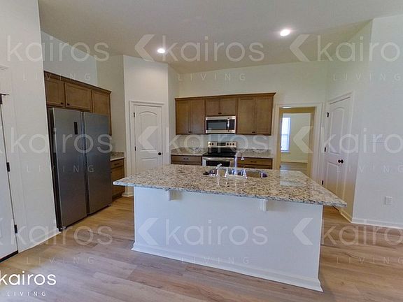 5th image of 204 Teddy Ln