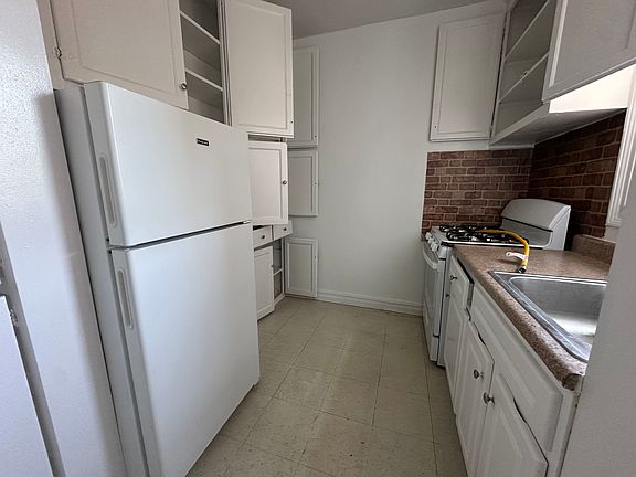 5th image of 8447 118th St APT 4C