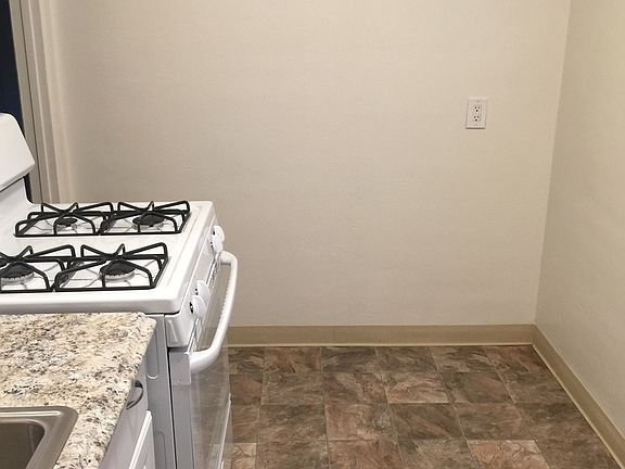 2nd image of 246 25th St #2487-2491