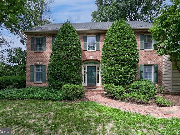 2nd image of 1 Warren Cir