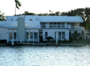 11 Whooping Crane Ln, Rockport, TX 78382