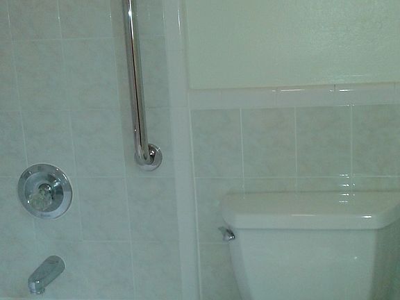2nd image of 546 Green St APT 3