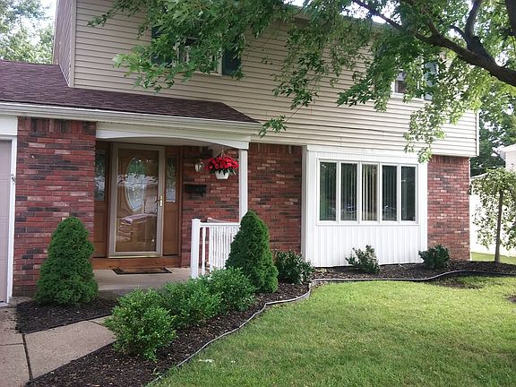 3rd image of 130 Chateau Ct