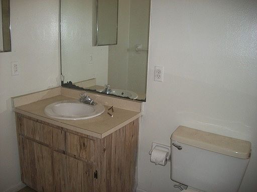 5th image of 521 NE 24th Pl APT 3