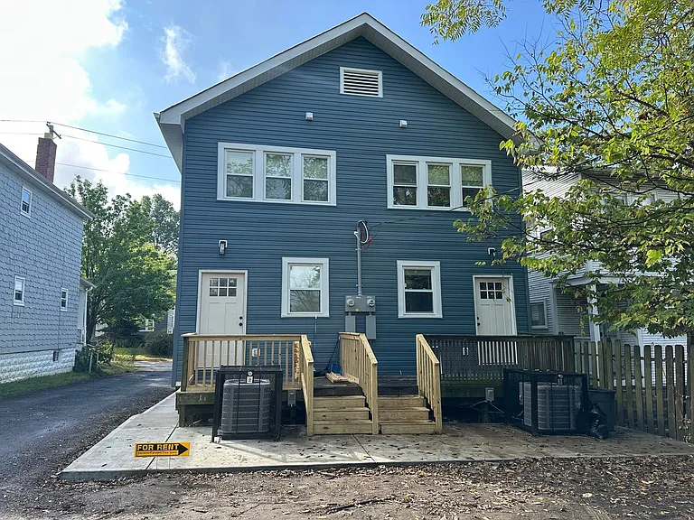 184 E Tompkins St — Photo 10