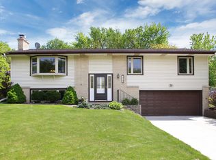 2609 River Hills Dr, Burnsville, MN 55337