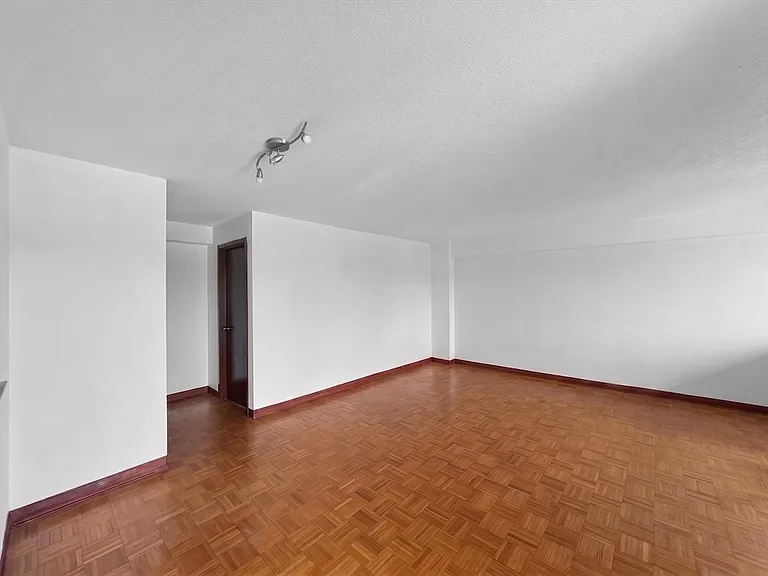 1025 Hancock St #8C — Photo 6