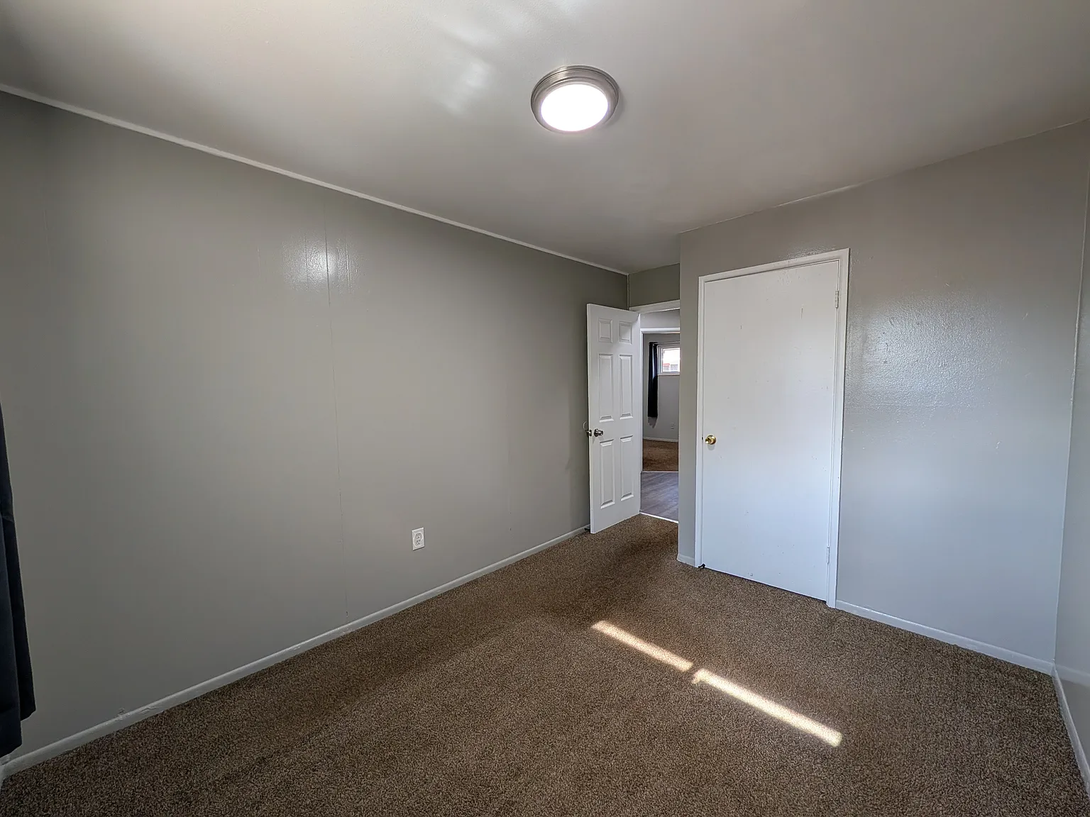 3 bed, 975 sqft, $1,895 — Photo 2