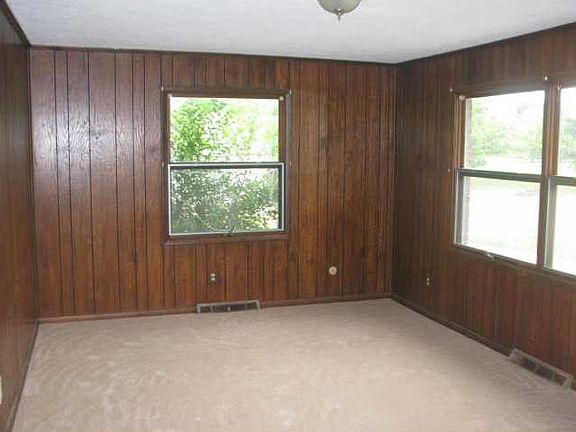 3rd image of 111 S North Dr