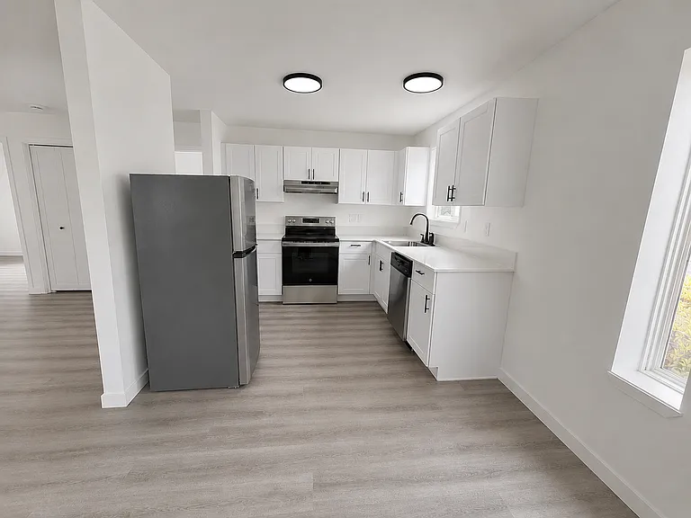 Pleasant Square Apartments — Photo 29