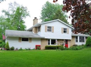 12922 N Thomas Dr, Mequon, WI 53097