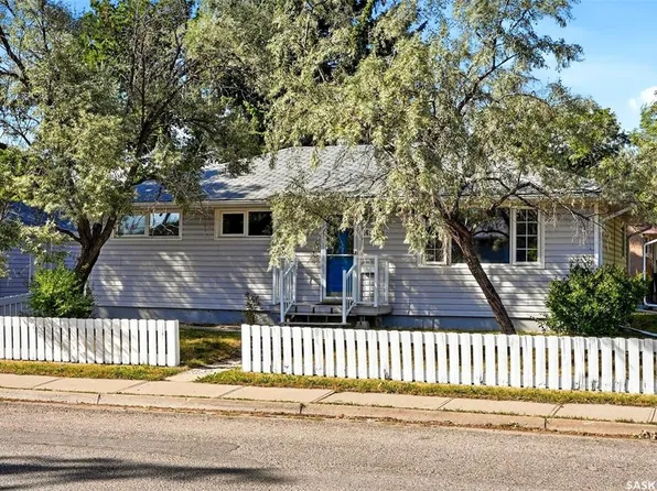 1410 4th AVENUE N, Regina, SK S4R 0T1