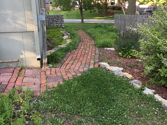 4th image of 340 NW Weschester Dr