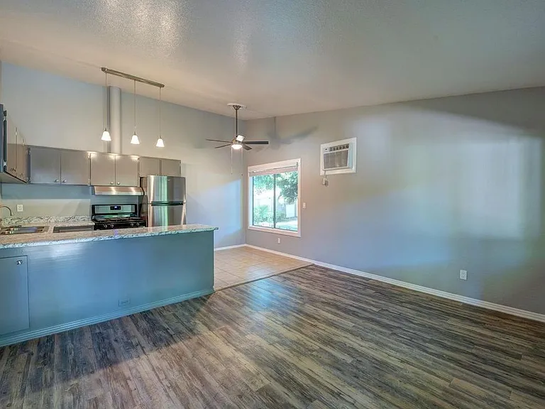 Sandpointe Apartments — Photo 7