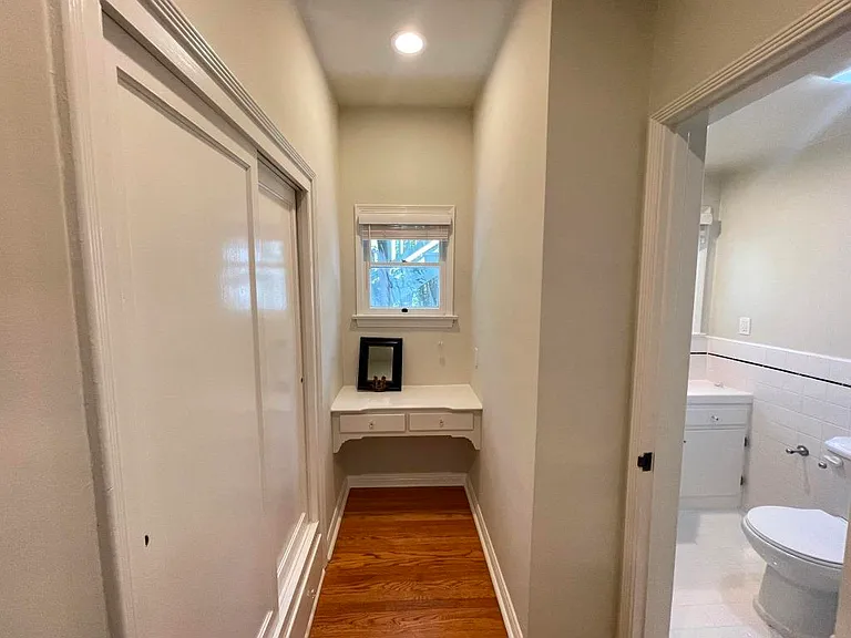 2285 N Beachwood Dr #5 — Photo 13