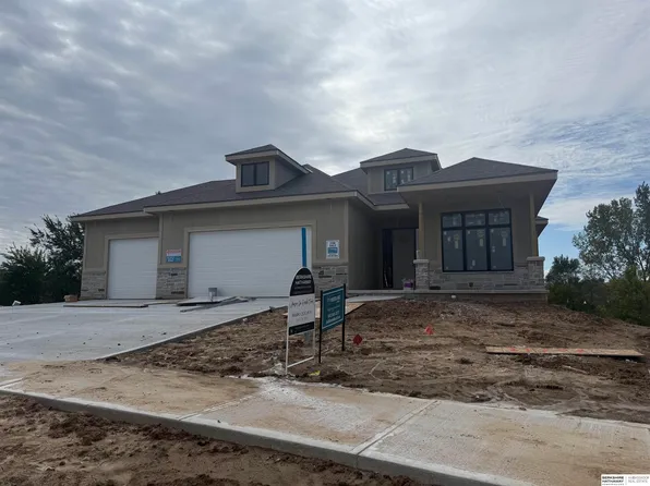 11723 Cove Hollow Dr, Papillion, NE 68046