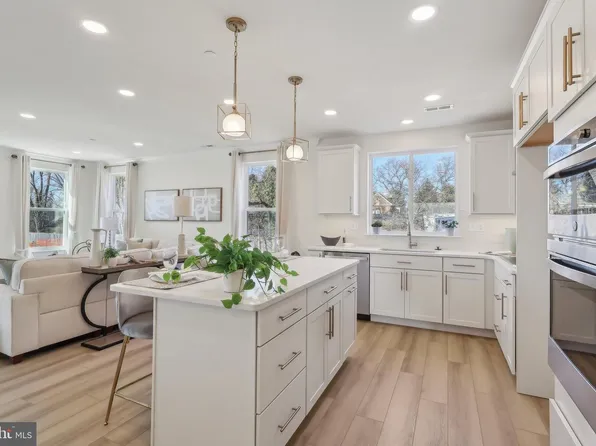 245 Chapel Ct #80B, Norristown, PA 19401