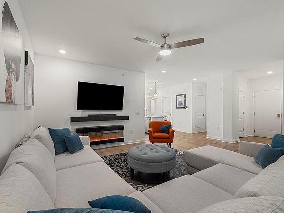 3rd image of 383 Grant Cir #1634