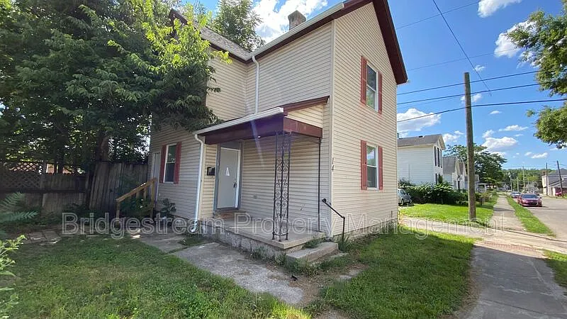2 bed, 1.5 bath, 1056 sqft, $995 — Photo 1