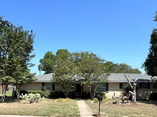 1206 Crestwood Dr, Cleburne, TX 76033
