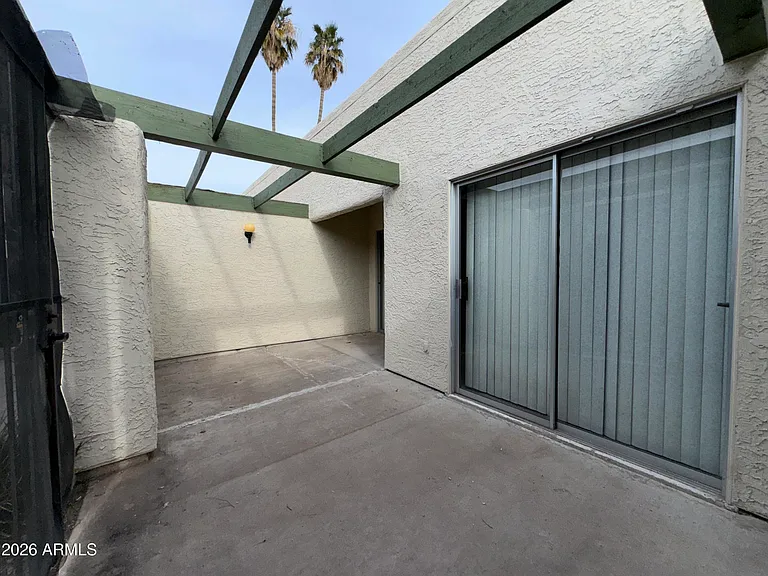 546 S Allred Dr — Photo 5