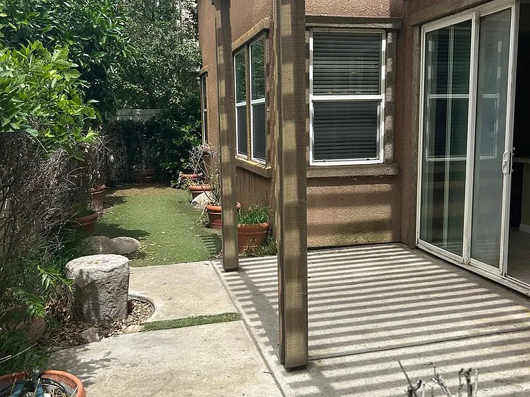 1925 Holt Rinehart Ave — Photo 24