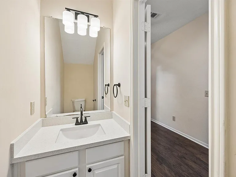 9811 Sandtown Cir — Photo 10