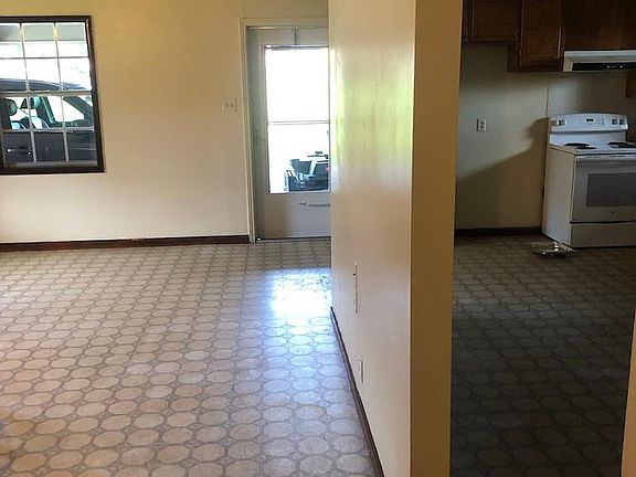 5th image of 102 Clifton St