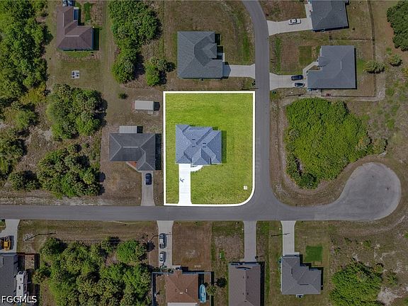 3rd image of 8030 Sherwood Cir