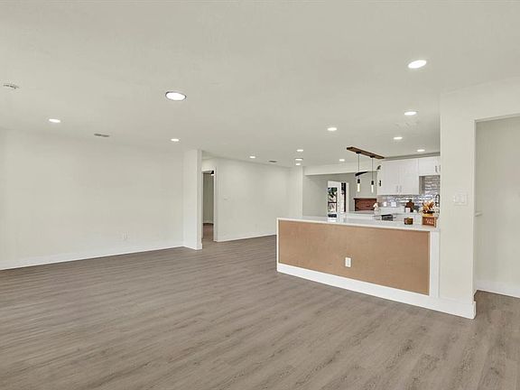 3rd image of 720 SAILFISH DRIVE