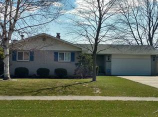 3331 Crestmont Dr, Saginaw, MI 48603