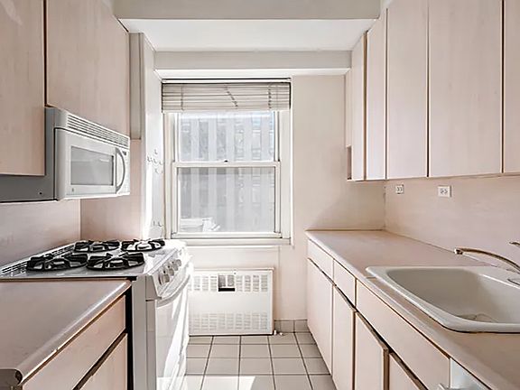3rd image of 205 E 63rd St APT 17D