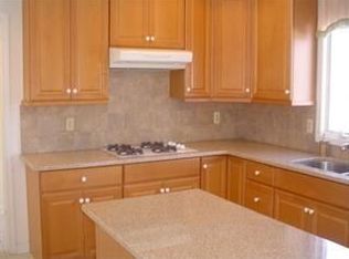 8 McPherson Dr, Flemington, NJ 08822