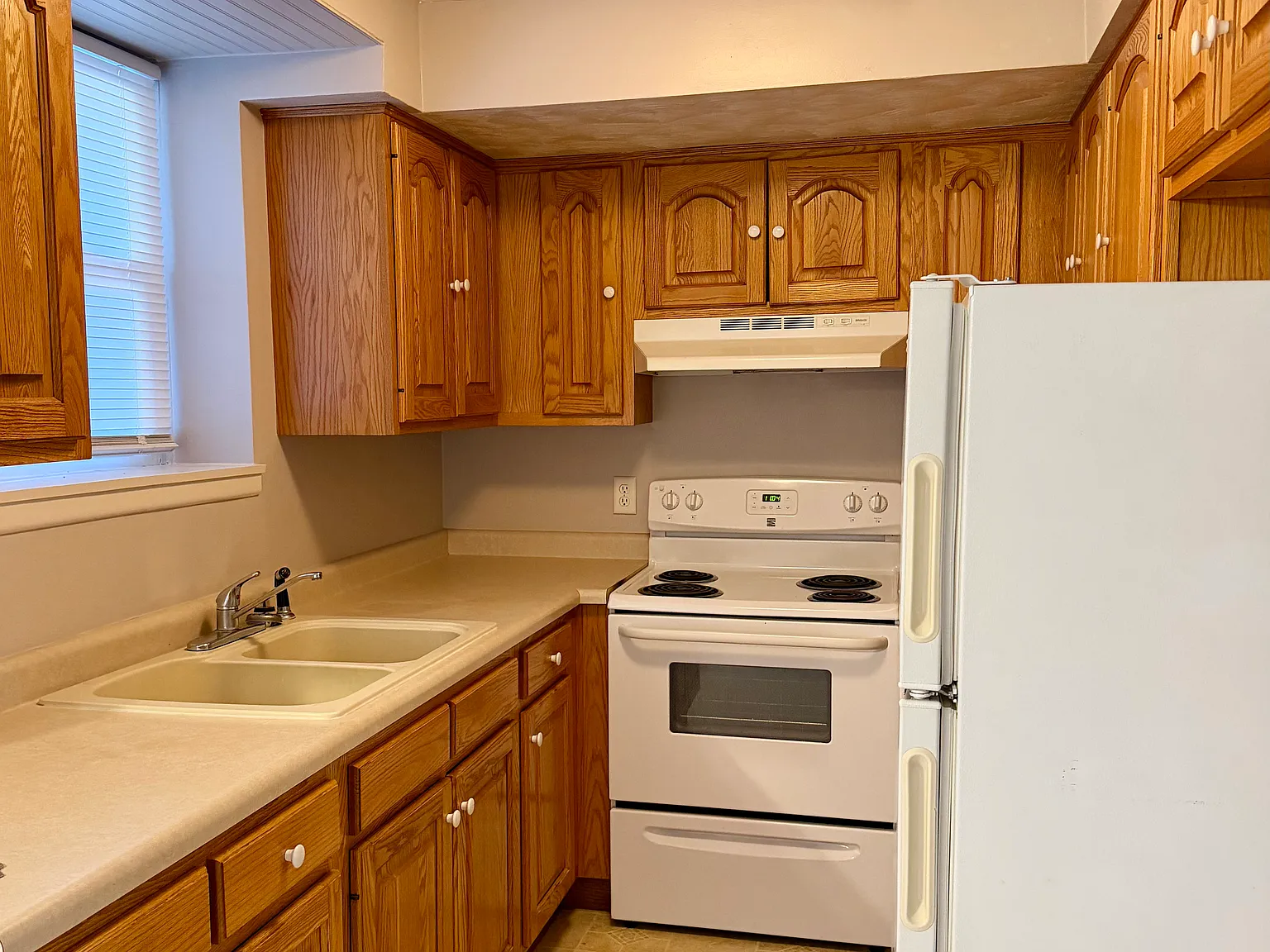 2 bed, 1000 sqft, $875 — Photo 4