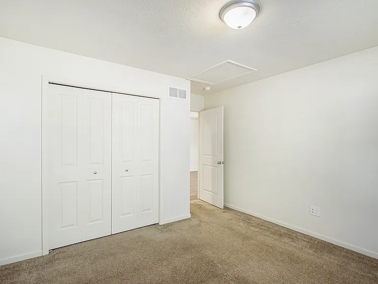 2643 Redwood Ave — Photo 12