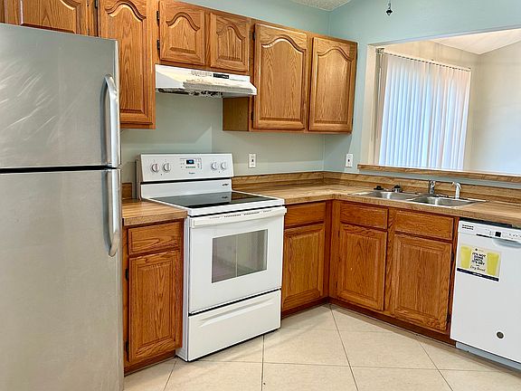 5th image of 2940 Delcrest Dr