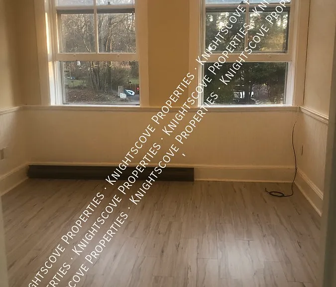 1557 Main St #8 — Photo 4