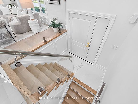 4th image of 534 Rosedale Cres