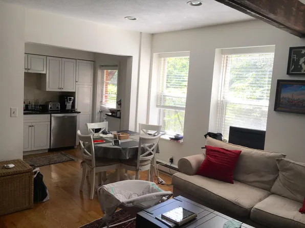 440 Hanover St APT 2C, Boston, MA 02113