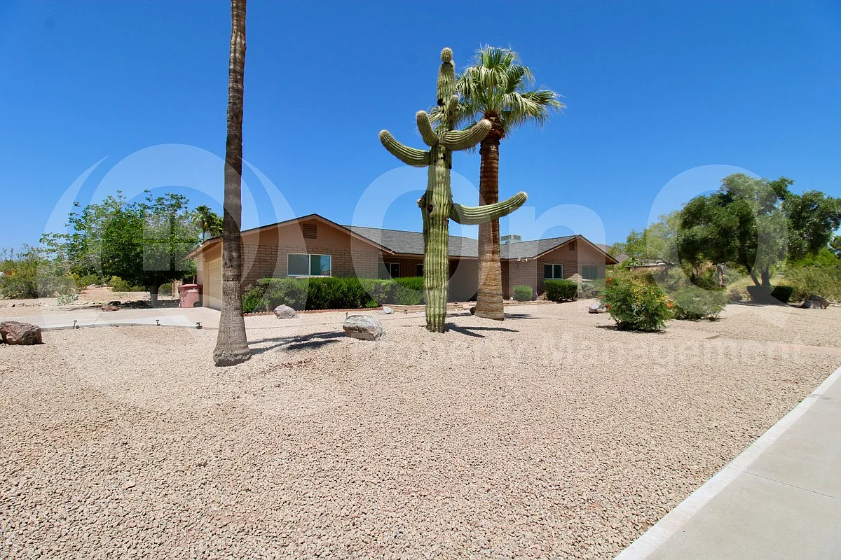 4 bed, 2.0 bath, 2363 sqft, $3,699 — Photo 2