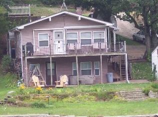 1054 Lakeshore Dr, Brooklyn, IA