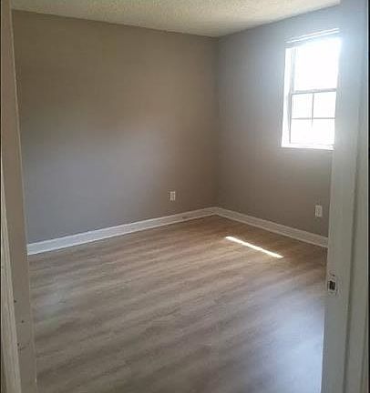 3rd image of 1145 N Graycroft Ave #1147