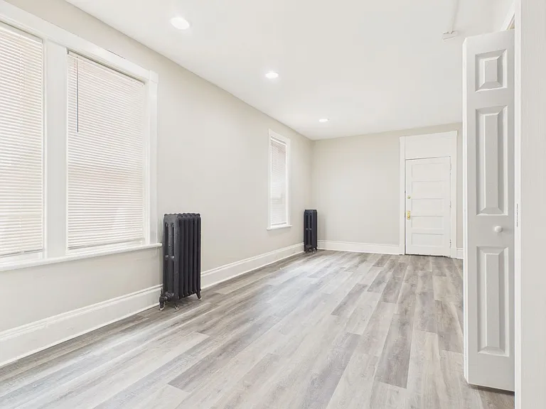 2614 Lexington St — Photo 17