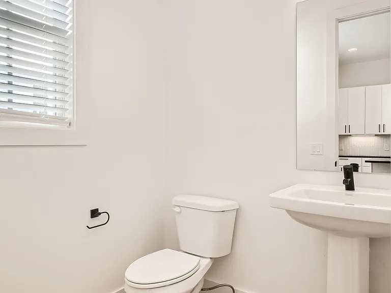 405 Serenity Ln — Photo 3