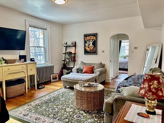 3rd image of 711 Walnut St #3R