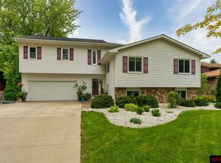 157 Mary Cir, North Mankato, MN 56003