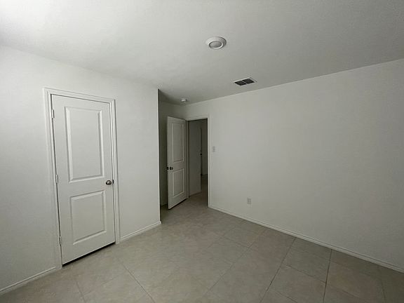 4th image of 5650 Bristle Leaf Dr
