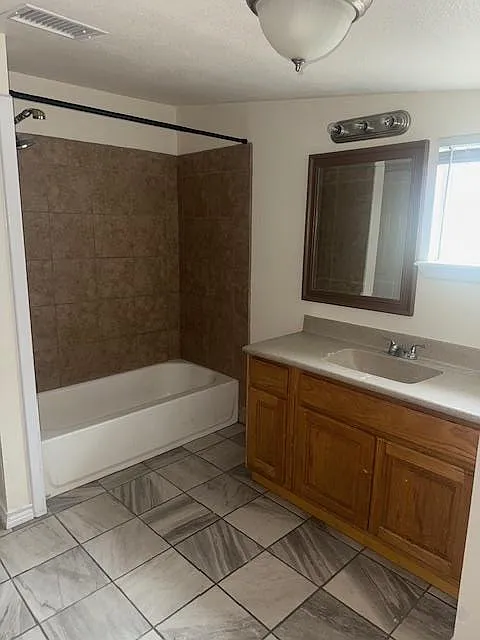3 bed, 2.0 bath, 1620 sqft, $1,450 — Photo 3