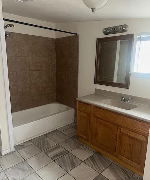 823 Monterrey St — Photo 10